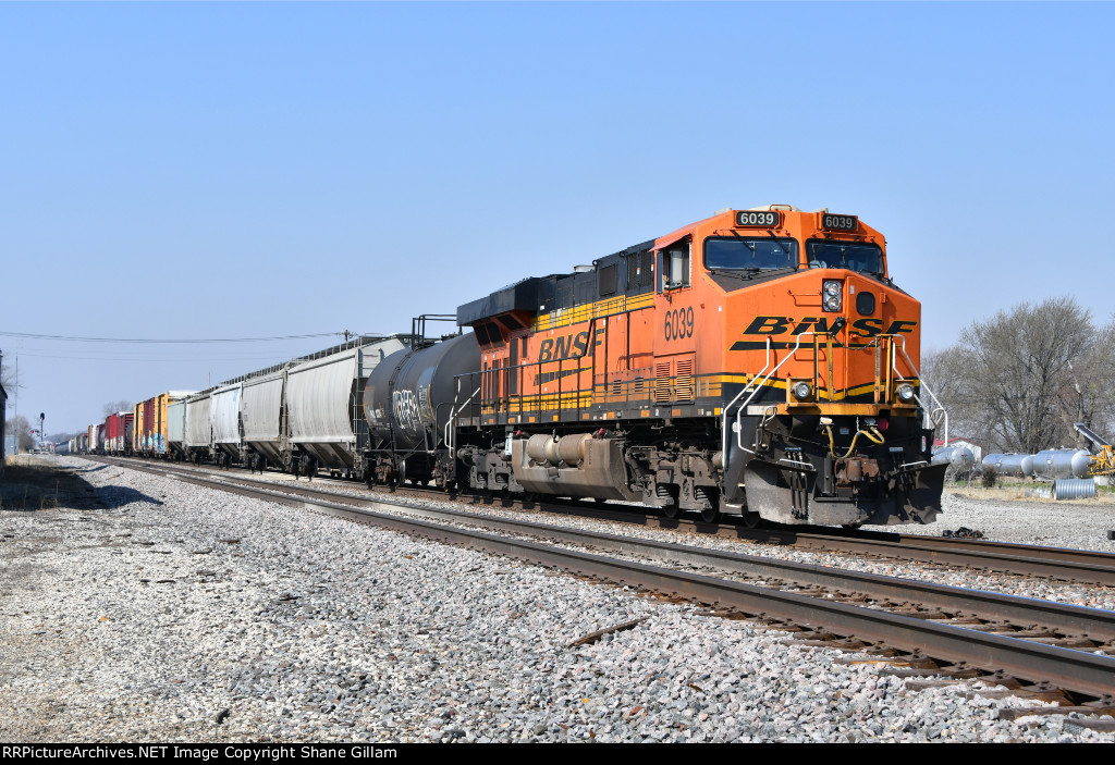 BNSF 6039 Dpu on a westbound freight.